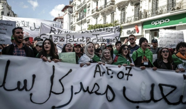 إضراب عام في الجزائر ضد تسلم بن صالح رئاسة الجمهورية