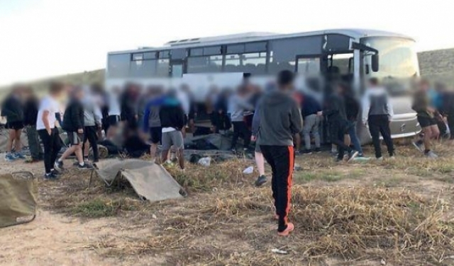 إصابة 6 جنود في انقلاب حافلة في النقب