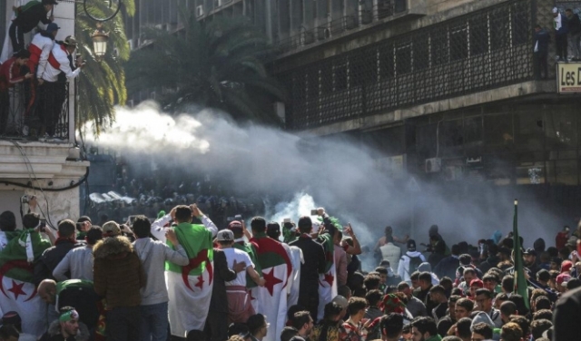 اشتباك الشرطة مع الجزائريين 