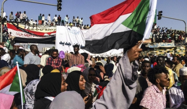 السودان: مطالب بحل المجلس العسكري واستبداله بمدني