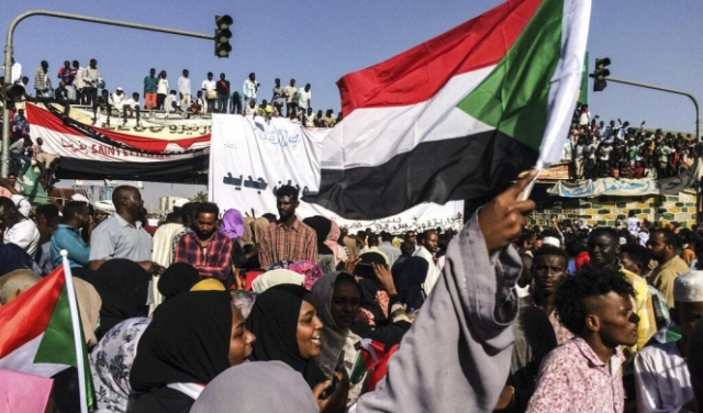 السودان: الدعم السعودي الإماراتي للعسكر في مواجهة الحراك الشعبي