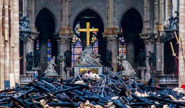 كنائس فرنسا تقرع أجراسها من أجل نوتردام