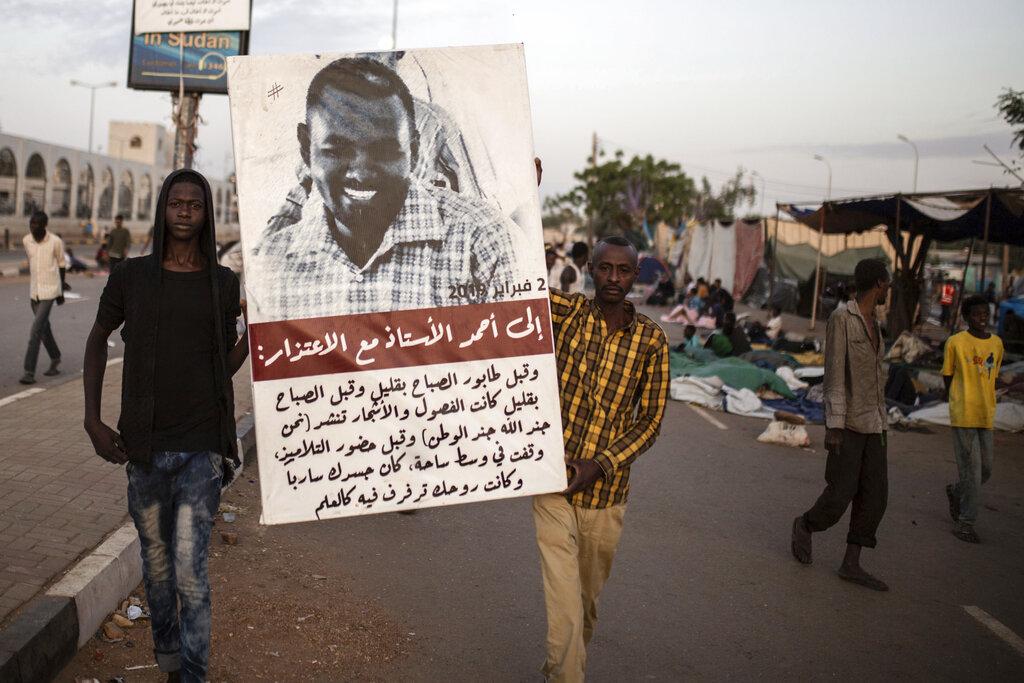 السودان: المجلس العسكري يتلقى تمويلا سعوديًا إماراتيًا ويراوغ بتسليم السلطة