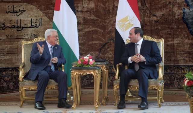 عباس يلتقي السيسي ويطالب الوزراء العرب بتفعيل شبكة الأمان