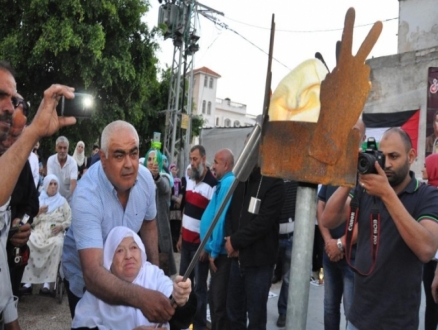 انتظرت رشدي 34 عاما: الموت يُغيّب أم الأسرى