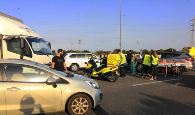 مصرع سائق دراجة نارية بحادث طرق وسط البلاد