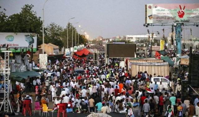 السودان: دعوة لمواكب مليونية وتهديد بإضراب شامل