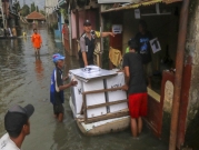 عشرات القتلى والجرحى وآلاف المشردين في فيضانات بإندونيسيا