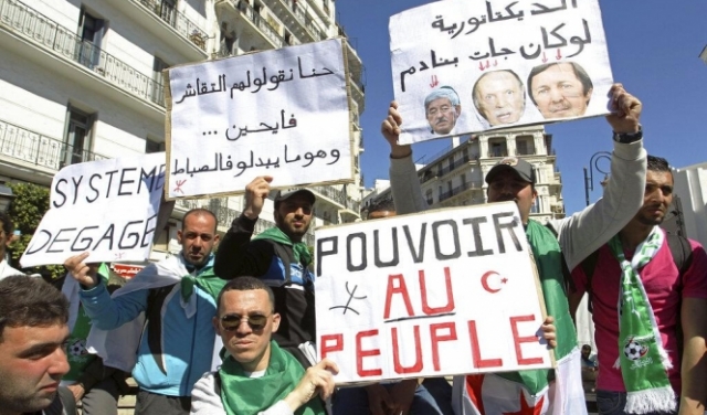 طلاب الجزائر يؤكدون رفضهم لوجوه نظام بوتفليقة