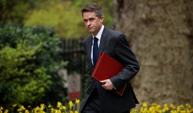 بريطانيا: إقالة وزير الدفاع بسبب تسريب معلومات لشركة هواوي