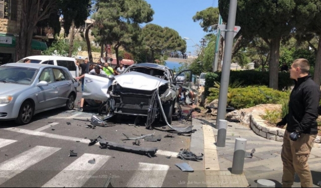 حيفا: إصابتان بجراح خطيرة جراء انفجار سيارة بمركز الكرمل
