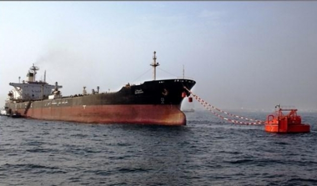 ناقلة نفط إيرانية تضطر للاتجاه إلى ميناء جدة السعودي