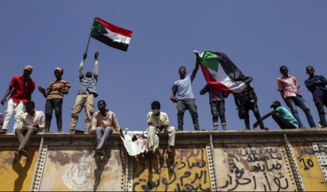 السودانيون يسعون لإسقاط العسكر... والدول العربيّة تدعمهم