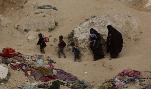 إدلب: نزوح آلاف المدنيين ومقتل 19 بغارات للنظام وروسيا