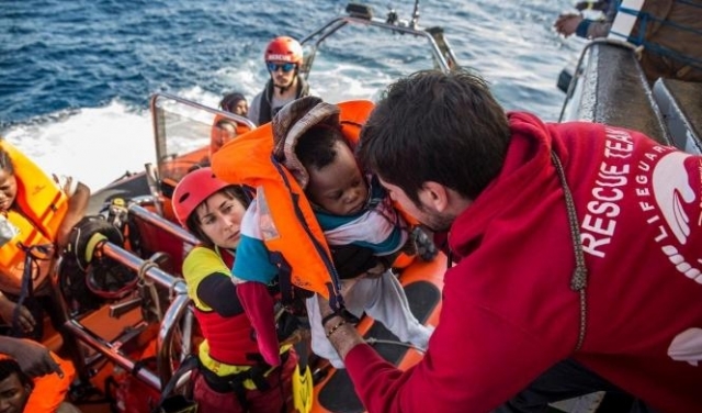 تونس: مصرع 70 مهاجرا إثر غرق قاربهم 