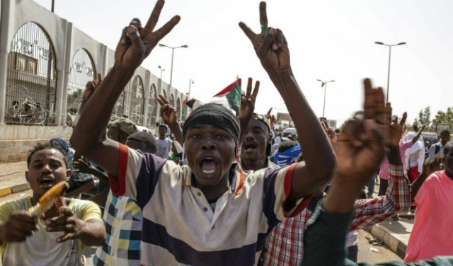 سعيًا لسلطة مدنية: أبرز مراحل الحراك السوداني