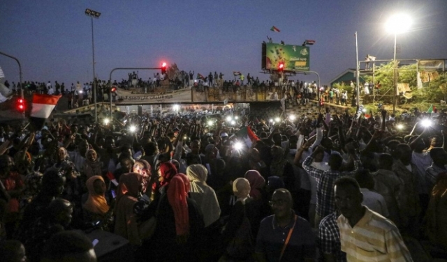 السودان: الاعتصام متواصل والمعارضة تأسف لتعليق التفاوض 