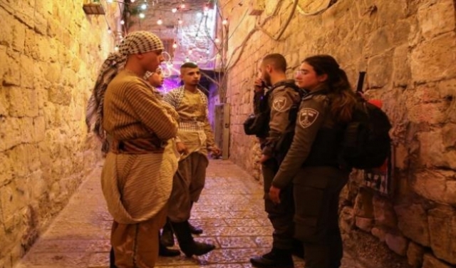 المسحراتي بهجة القدس في رمضان رغم تضييقات الاحتلال