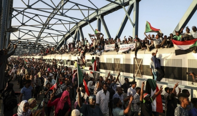 السودان: الاعتصام ضمانة الثوار والتمسك بمجلس سيادي مدني