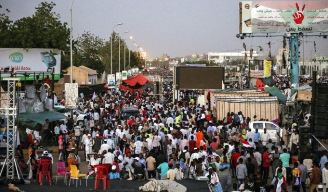 السودانيون مصمّمون على حكم مدني رغم تعثّر المفاوضات مع 