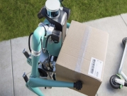 قد يطرق بابك قريبًا: روبوت "فورد" لتوصيل الطلبات للمنازل 