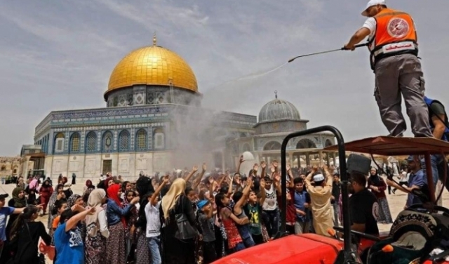 أكثر من 100 ألف فلسطيني يؤدون الجمعة الثالثة من رمضان بالأقصى