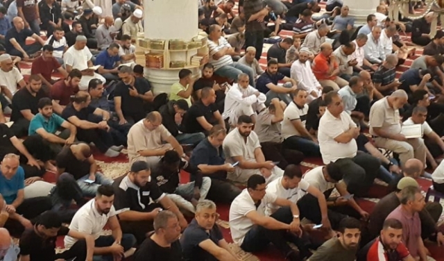 الجمعة الثالثة من رمضان: اعتقالات ومحاولات لمنع الفلسطينيين من الصلاة بالأقصى