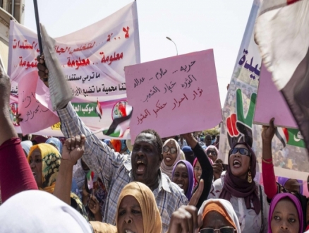 إضراب شامل بالسودان والعسكر يهاجم قوى الحرية والتغيير