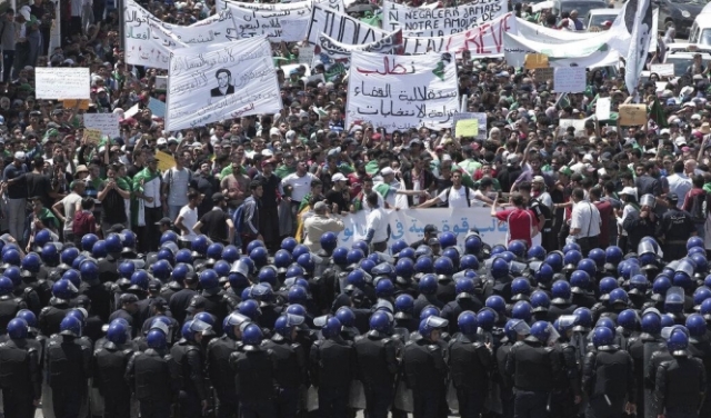 الجزائر: الجيش يصر على انتخابات رئاسية 