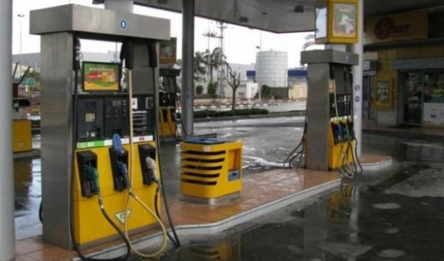 خفض أسعار الوقود فجر السبت المقبل