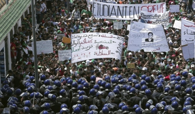 الجزائر: تظاهرات حاشدة رفضا لمقترح قايد صالح