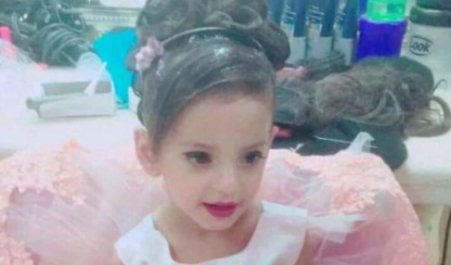 مصرع طفلة علقت داخل سيارة تحترق شمال القدس