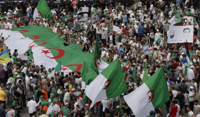 فرنسا تماطل بتسليم الأرشيف الجزائري المسروق منذ الحقبة الاستعمارية