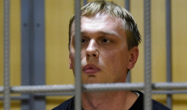 روسيا: إسقاط التهم عن الصحافي غولونوف وإقالة مسؤولين بالشرطة