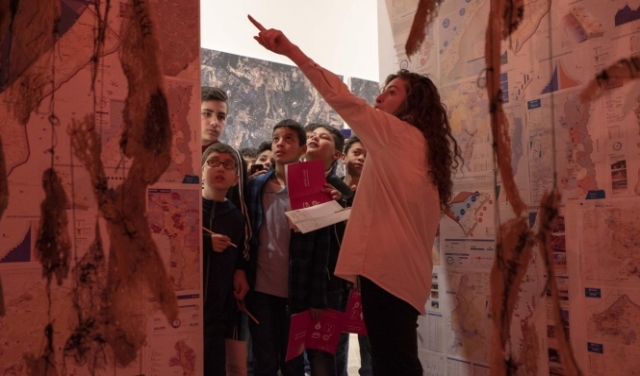 آلاف الزوار لمعرض المتحف الفلسطيني عن التحولات الفنية 