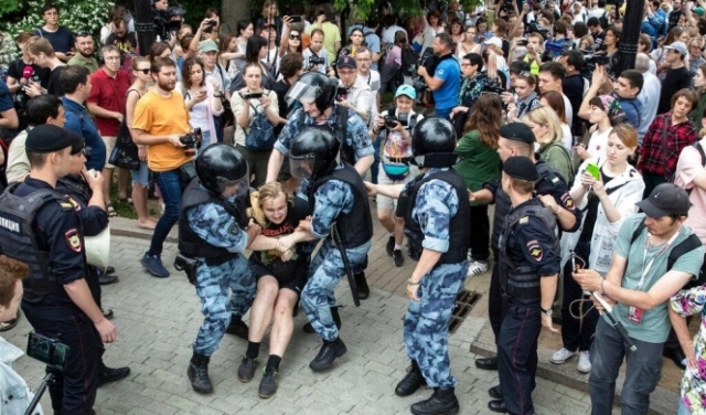 موسكو: اعتقال 400 شخص في تظاهرة ضد فساد الشرطة