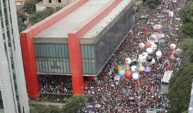 إضراب عام يشل قطاع النقل في البرازيل
