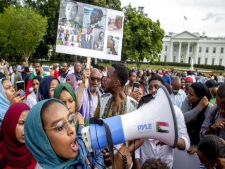 السودان: الأمين العام للجامعة العربية يجتمع مع البرهان وقوى الاحتجاج