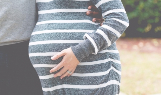 الصداع النصفي ممكن أن يزيد من مضاعفات الحمل 