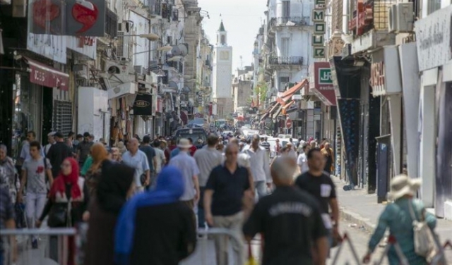 شوارع العاصمة تونس تعود للحياة 