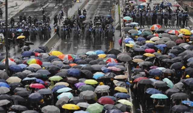 هونغ كونغ: مواجهات في ذكرى تسليم المدينة للصين