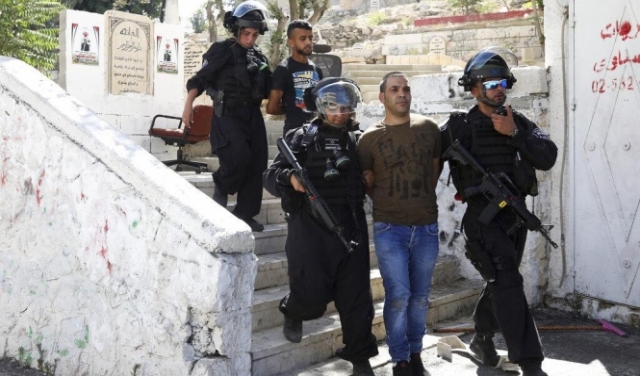 الاحتلال يعتقل 7 طلاب من جامعة بير زيت