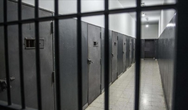 11 أسيرا مضربا عن الطعام في السجون الإسرائيلية