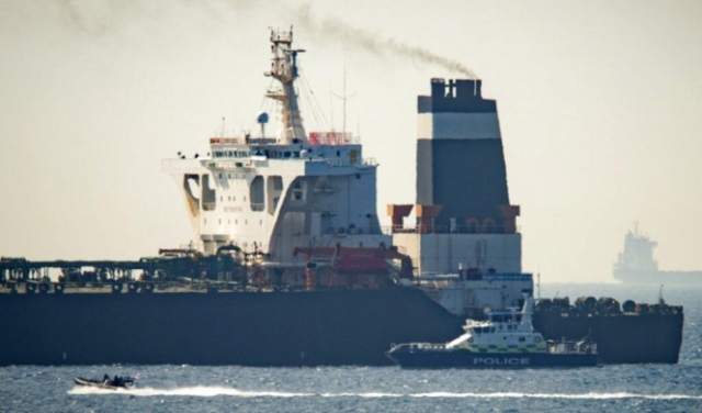 احتجاز سفينة بجبل طارق يشتبه بنقلها نفطا للنظام السوري