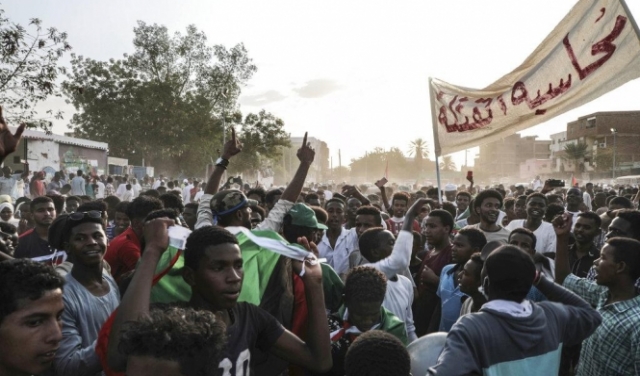 ترحيب دولي باتفاق السودان والمظاهرات مستمرّة