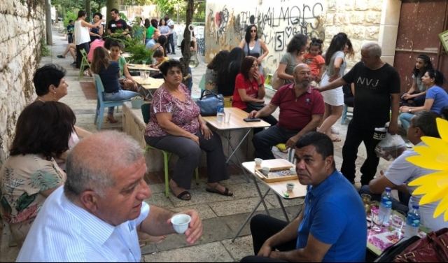 الناصرة: العشرات يتضامنون مع صاحبة مقهى 