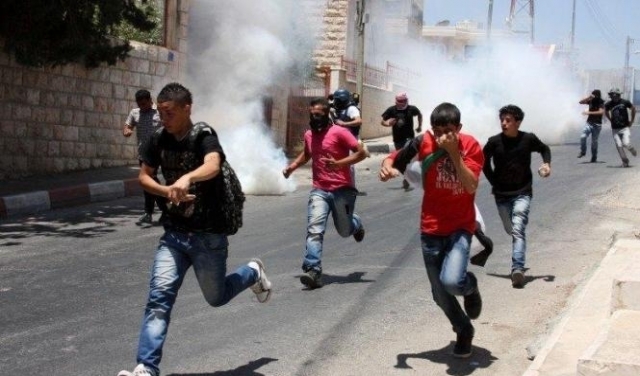 كفر قدوم: إصابة فتى برصاص الاحتلال والعشرات بالاختناق