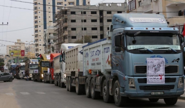 غزة: 6 جرحى بقمع الاحتلال مسيرة الشاحنات رفضا للحصار