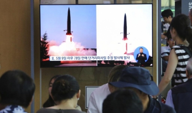 كوريا الشمالية أطلقت صاروخين بالبحر وشكوك حول المحادثات النووية
