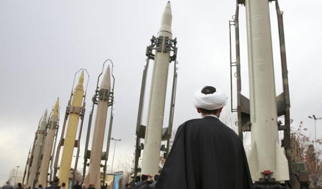 مسؤول أميركي: إيران تجري تجربة صاروخية للمدى المتوسط
